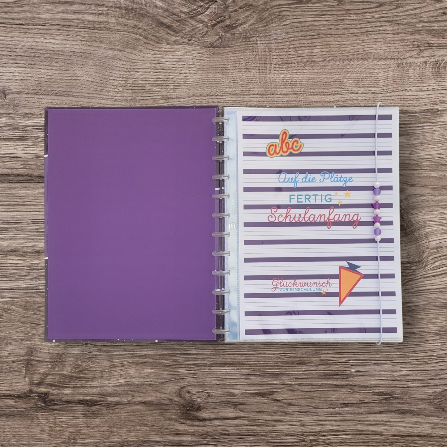 "Unregelmäßig gepunktet" Papeterie Zeugnismappe